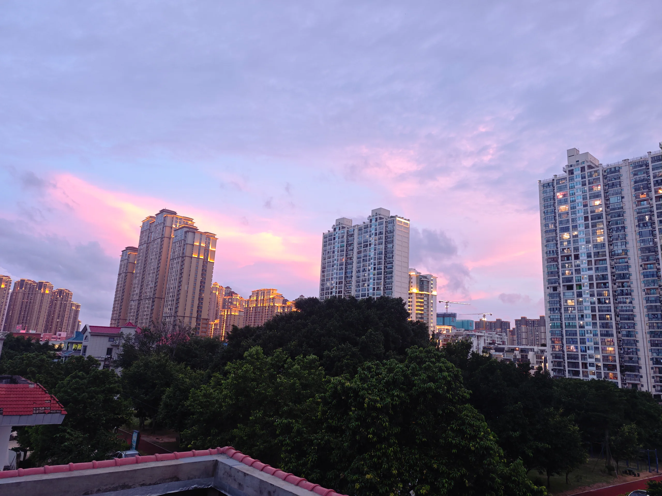 暮色中的城市景观